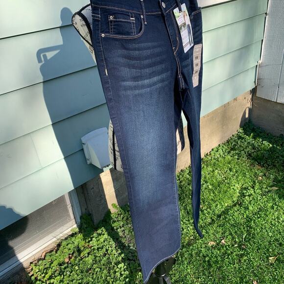 NWT Levi’s signature Curvy bootcut Dark Wash high rise blue jeans - Picture 13 of 13